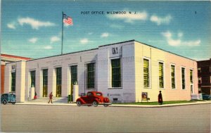 Postcard NJ Wildwood American Flag on Post Office Classic Cars 1940s F13