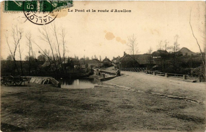 CPA Avallon - Le Pont et la route d'Avallon FRANCE (960607)