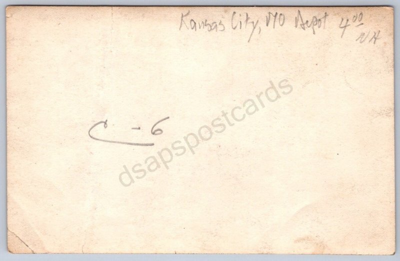 K45/ Kansas City Missouri Non-Postcard Photograph c20s Railroad Depot 219