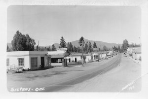 J73/ Sisters Oregon RPPC Postcard c1940s Mobil Gas Station  372