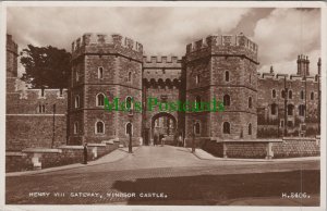 Berkshire Postcard - Windsor Castle, Henry VIII Gateway  RS32423