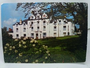 The Lion Hotel Criccieth Caernarvonshire Vintage Postcard Posted 1975