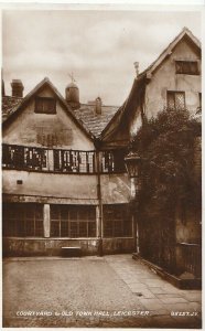 Leicestershire Postcard - Courtyard & Old Town Hall, Leicester U1533