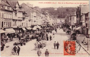 CPA AK PONT-AUDEMER - Rue de la République un jour de marché (43299)