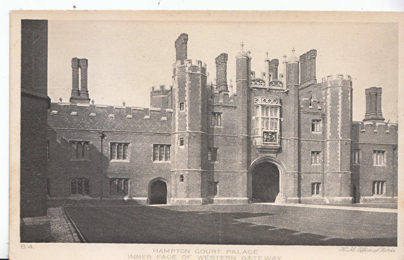 Middlesex Postcard - Hampton Court Palace - Inner Face of Western Gateway ZZ3562