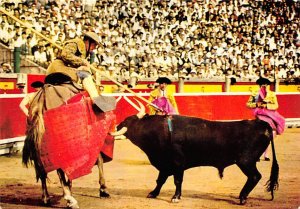 Un Puyazo, Wounding Bull with the Goad Tarjeta Postal Bullfighting Unused 