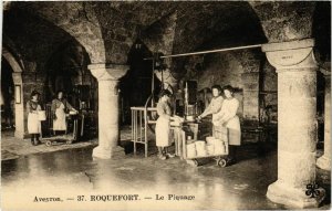 CPA ROQUEFORT - Le Piquage (109744)