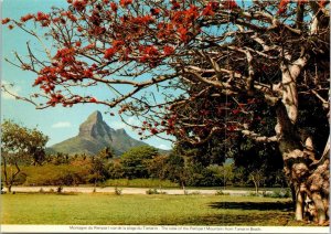 VINTAGE CONTINENTAL SIZE POSTCARD VIEW OF THE REMPART MOUNTAIN TAMARIN BEACH
