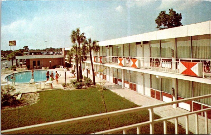 Deltona Inn Courtyard View Swimming Pool Deltona Florida Chrome Postcard 