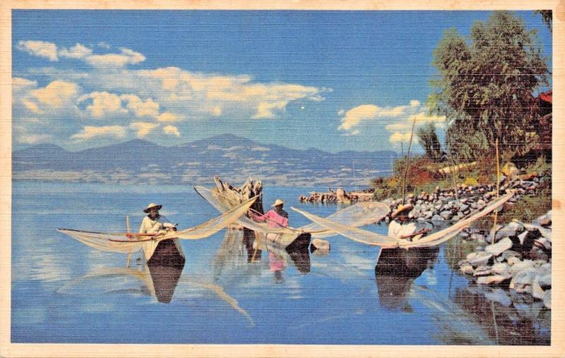 LAKE PATZCUARO MEXICO~NATIVE FISHERMAN~CANOES-NETS~PAN AMERICAN AIRWAYS POSTCARD