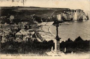 CPA ETRETAT-Vue sur la Falaise d'aval et le Calvaire (347725)