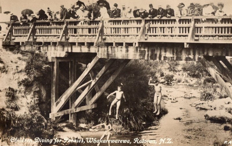 Whakarewarewa Children Diving For Pennies New Zealand Stunning RPC Postcard