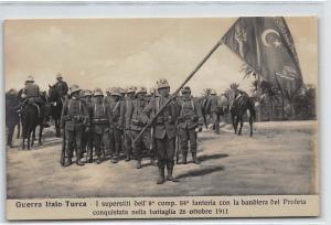 LIBYE : I superstiti dell' 8e comp 84e fanteria con la bandiera del profeta c...