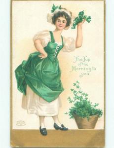 Divided-Back ST. PATRICK'S DAY SCENE Great Postcard W8161