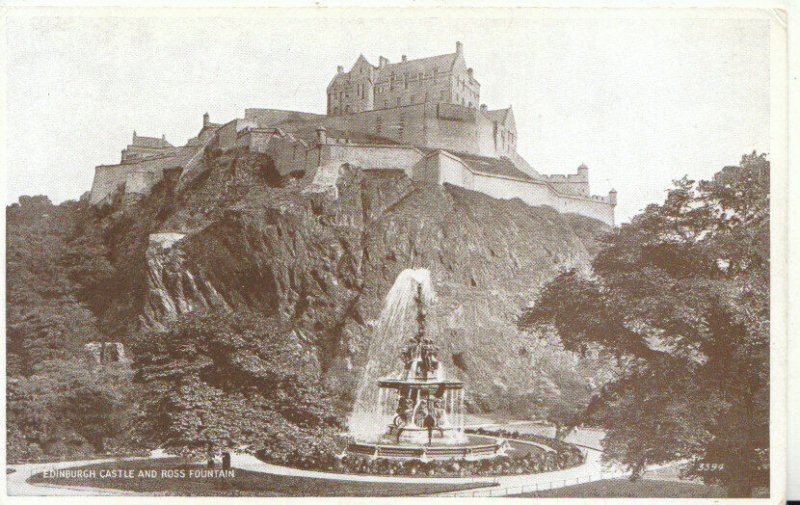 Scotland Postcard - Edinburgh Castle and Ross Fountain - Ref TZ2086