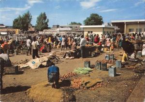 BR99410 market scene east africa kenya types folklore costumes