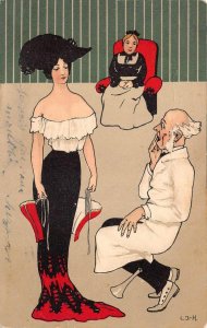 COMIC GLAMOUR WOMAN TAILOR NEW YORK POSTCARD 1905