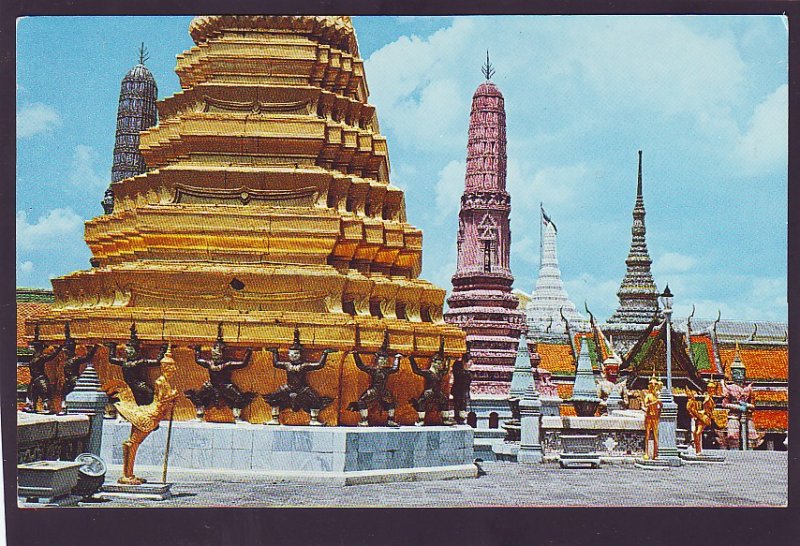 P1404 vintage postcard pagodas on the grounds of emerald budda temple thailand