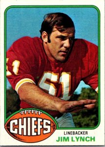 1976 Topps Football Card Jim Lynch Kansas City Chiefs sk4531