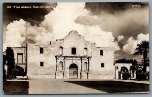 Postcard RPPC c1940s San Antonio TX The Alamo Misión San Antonio de Valero