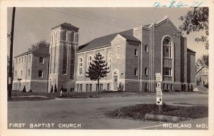 J76/ Richland Missouri RPPC Postcard c1940s First Baptist Church 424