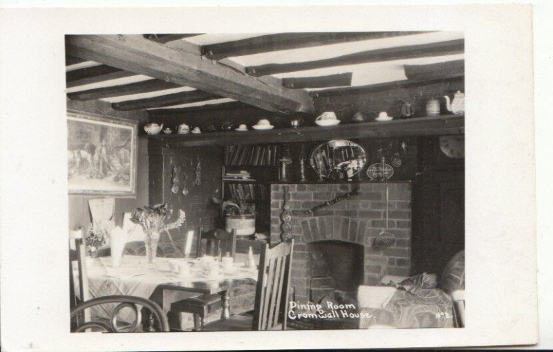 Cambridgeshire Postcard - Dining Room - Cromwell House - Real Photo - Ref  28A 