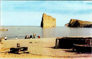 Postcard BEACH SCENE Perce Quebec QC AO5608