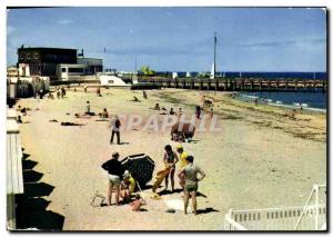 Postcard Modern Courseulles sur Mer Beach