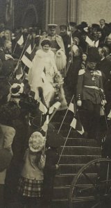 RPPC UK Queen Elizabeth The Queen Mother, Crowd on Steps Patriotic Postcard Q18