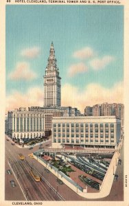 Vintage Postcard 1938 Hotel & Terminal Tower US Post Office Cleveland Ohio OH