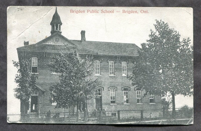 dc1093 - BRIGDEN Ontario 1906 Public School. Antique Postcard