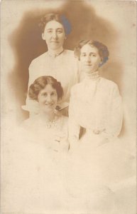 J61/ Near Bridgeport Ohio RPPC Postcard c1910 Women Beautiful  323