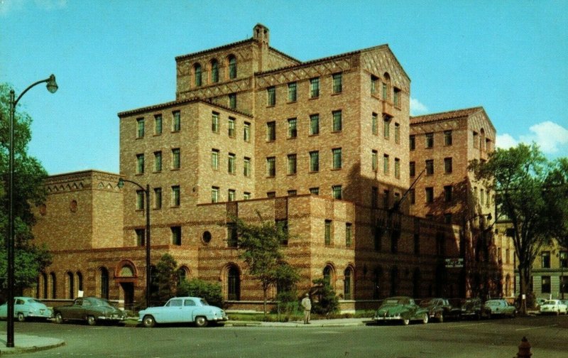 1940s-50s Y.M.C.A. Building in Toledo, Ohio Sign Cars Unused Postcard F1 