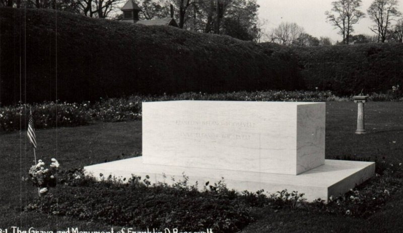 Vintage Postcard RPPC Hyde Park NY Franklin Roosevelt Grave Monument