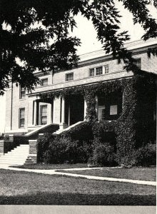 1930s CHICKASHA OKLAHOMA COLLEGE FOR WOMEN WILLARD HALL POSTCARD 44-87