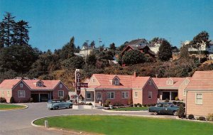 BAY-VIEW MOTEL Astoria, Oregon US 101 Roadside West Marine Drive c1950s Postcard