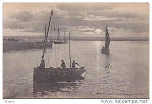 BREST , France , 00-10s , Barque de peche arrivant au Port
