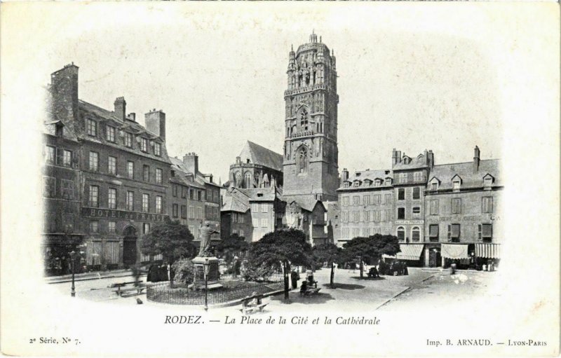 CPA RODEZ - La Place de la Cite et la Cathédrale (109475)