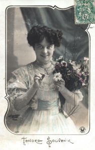 VINTAGE POSTCARD BEAUTIFUL WOMEN IN POSE WITH BOUQUET FLOWERS MAILED 1907  - #3