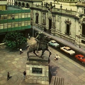 POSTED POSTCARD - MONUMENT OF FRANCISCO PIZARRO LIMA PERU (KK3031)