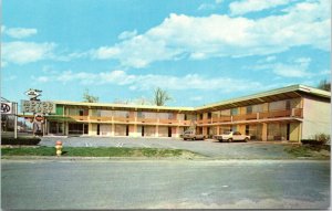 Postcard MA Malden - New Englander Motor Court motel