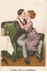 Couple. Romance. Kissisg O,d vintage French postcard