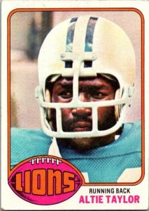 1976 Topps Football Card Altie Taylor Detroit Lions sk4616
