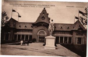 CPA MARSEILLE-Palais de Madagascar et Statue du générale Gallieni (189035)