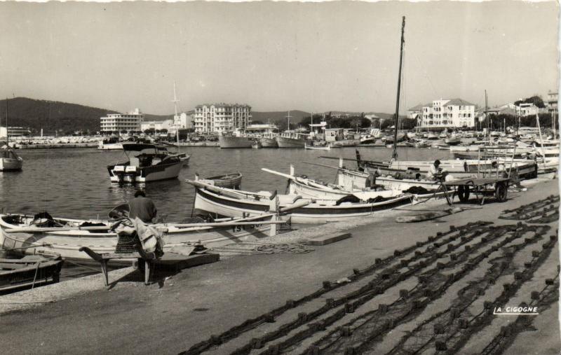 CPA Le LAVANDOU - Le Port (106517)