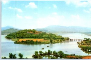 Postcard - The Tai Hu Workers' Sanatorium, Lake Taihu - China