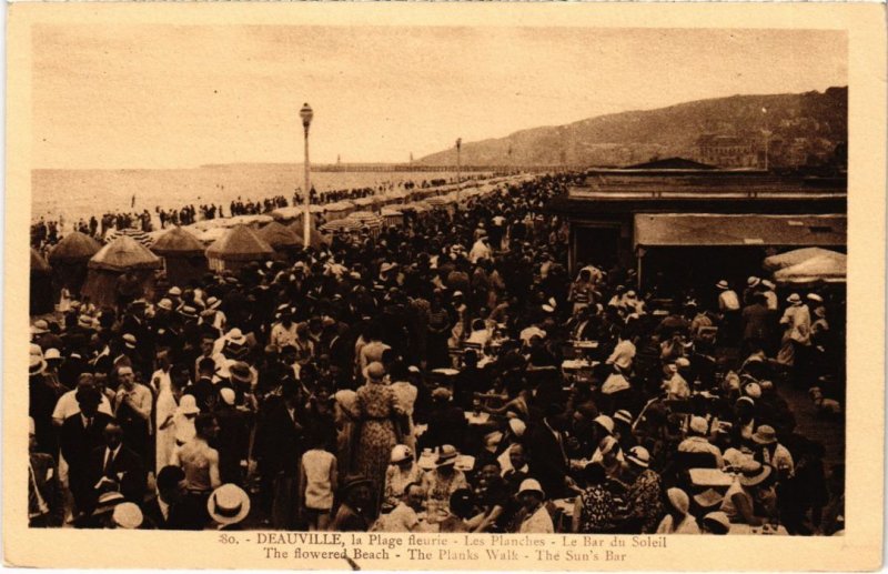 CPA Deauville Les Planches-Le Bar du Soleil FRANCE (1286391)