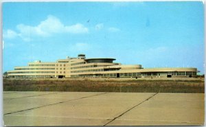 Postcard - Greater Pittsburgh's Municipal Airport - Pittsburgh, Pennsylvania