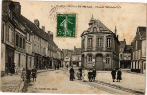 CPA CHATEAUNEUF-en-THYMERAIS - Place de Hotel-de-Ville (179897)