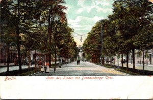 Germany Berlin Unter den Linden mit Brandenburger Thor